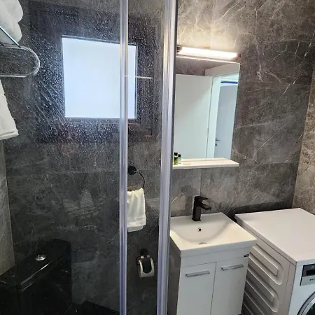 Kirkor Apartament *